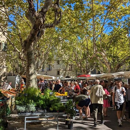 Une Chambre A Uzès Exterior foto